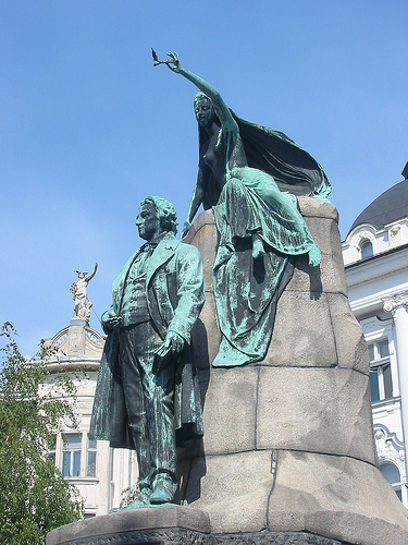 Spomenik2