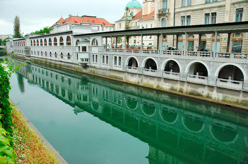 Spomenik3